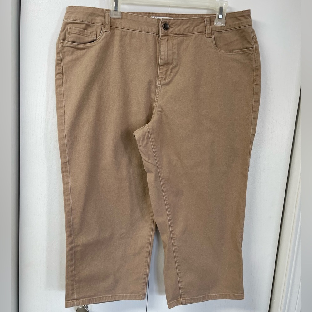 Womens Coldwater Creek, tan denim Capri pants. Size 16 b